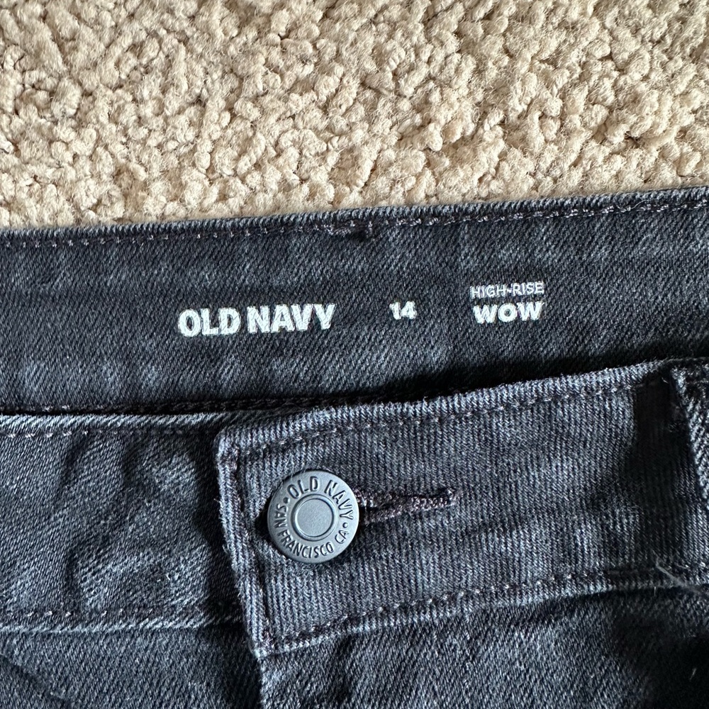 Old Navy Women's Black Shorts - Picture 2 of 2